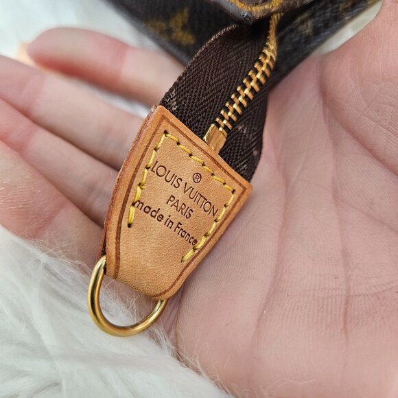 Louis Vuitton Monogram Toiletry Pouch 17 - Picture 3 of 17